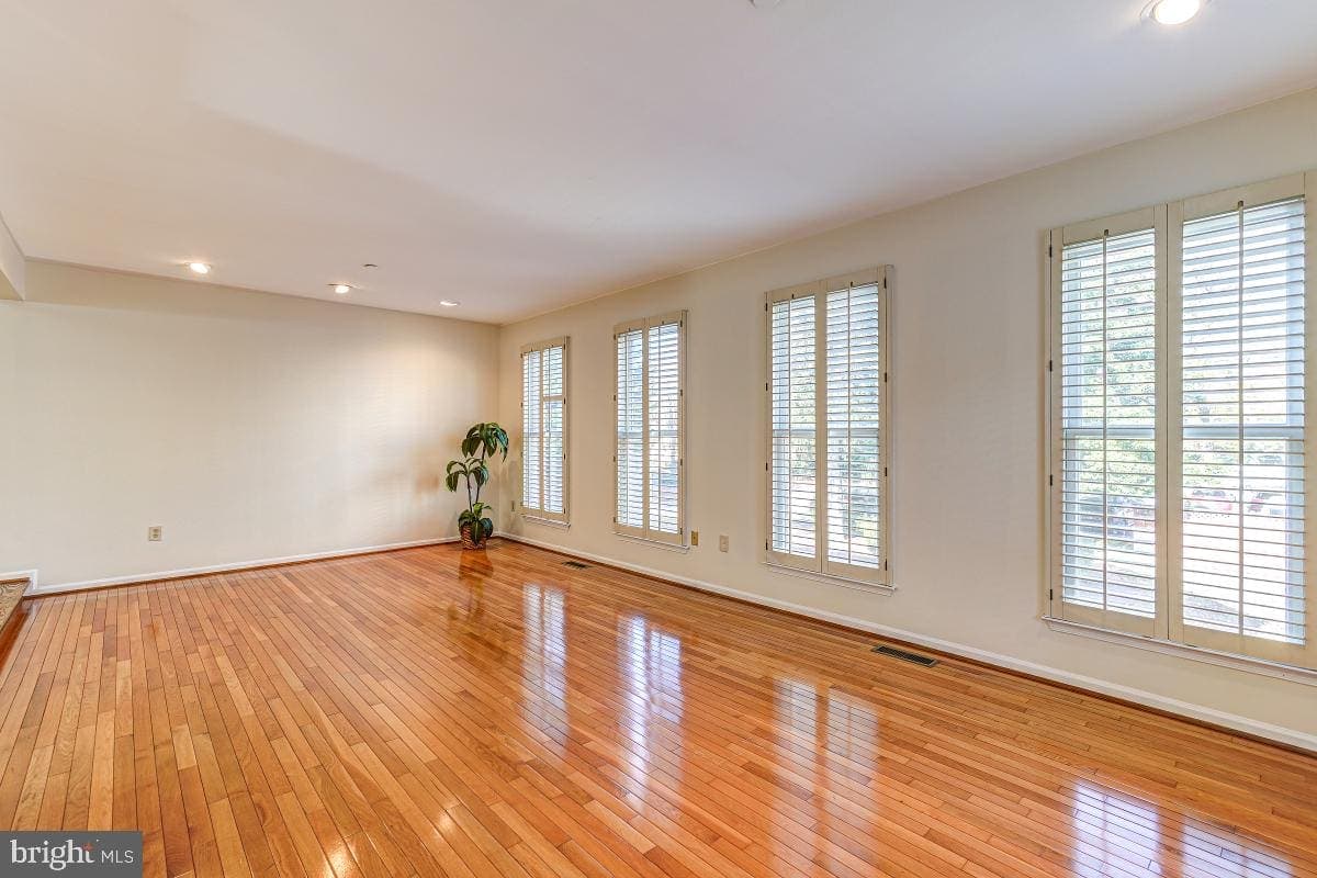 5443 Whitley Park Ter #Th-31, Bethesda, MD 20814 — photo 11