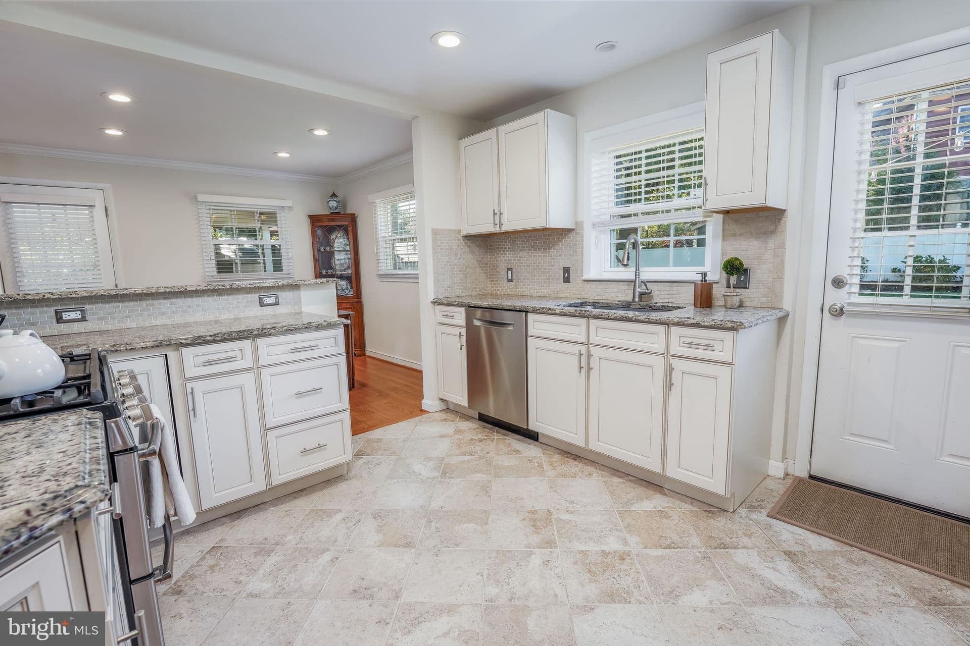 1404 MAYFLOWER DRIVE, MCLEAN, VA 22101 — photo 10